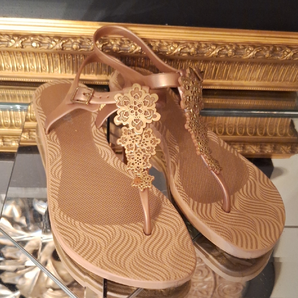 West Loop Jelly Sandals